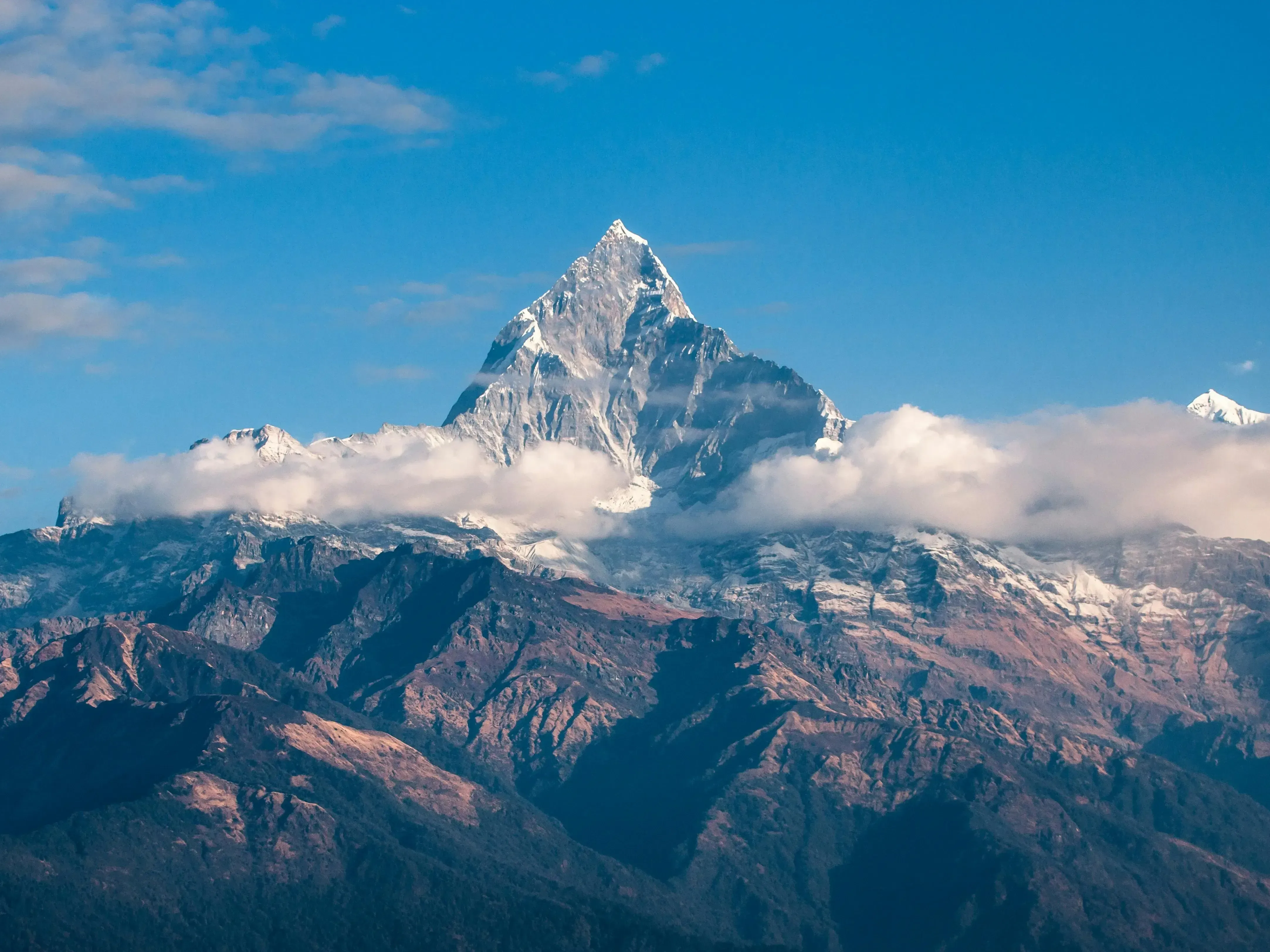 Altitude Sickness on Nepal Treks: Symptoms, Treatment, and When to Descend (Complete Guide)