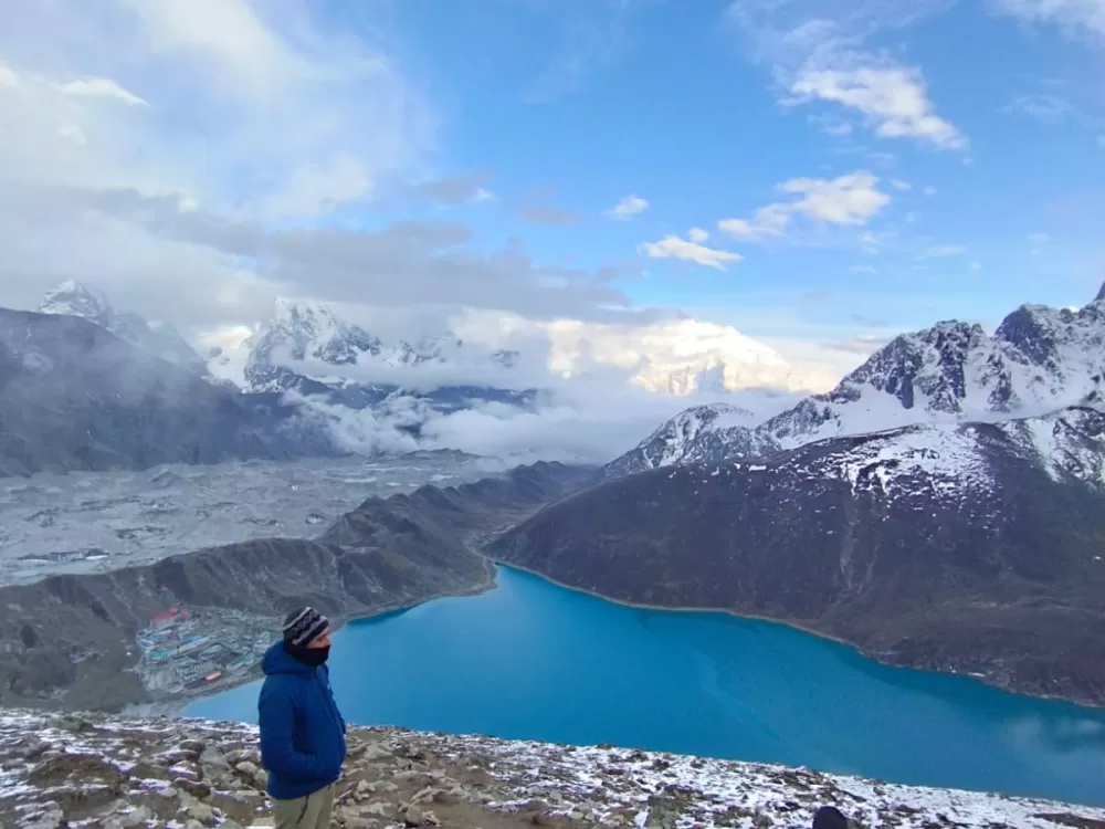 Gokyo Lake: Tranquil Alpine Oasis